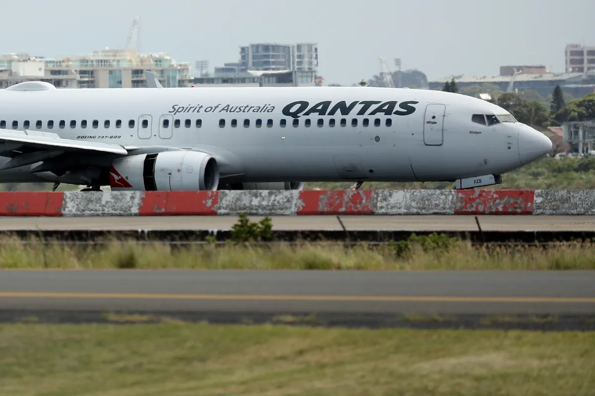Avião da Qantas desvia voo após passageiros avistarem chamas num dos motores
