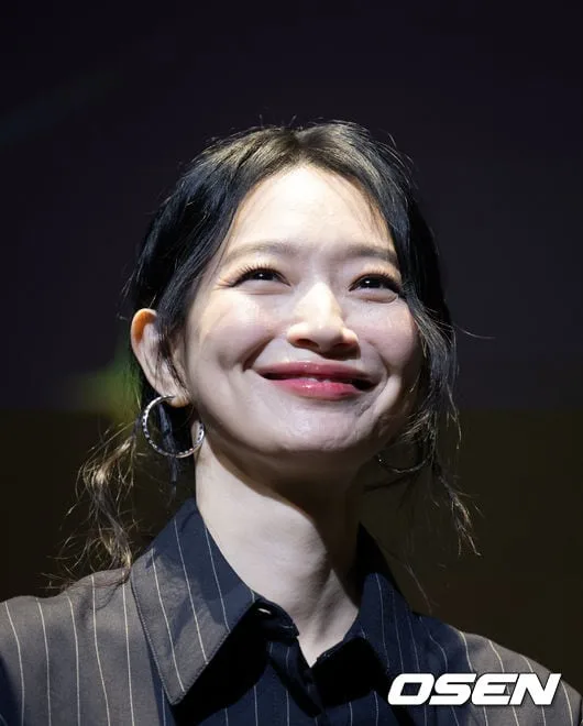 [사진]신민아 '눈에 별을 콕'