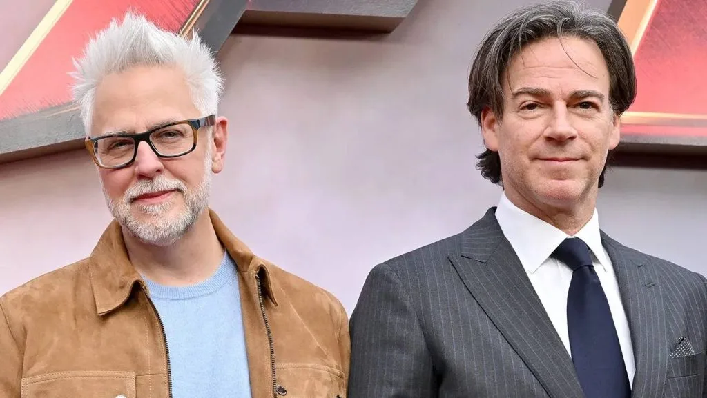 James Gunn e Peter Safran devem continuar como chefões da DC após fusão da Warner com a Paramount
