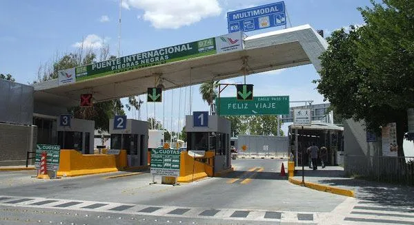 Transportistas amagan con cierre de puentes internacionales en Piedras Negras