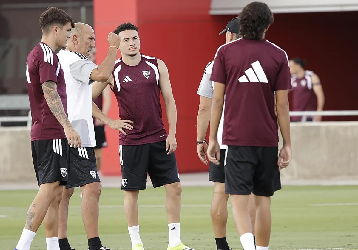 La venta de Oso al Estrasburgo no cambia la intención del Sevilla FC de traspasar a Vargas