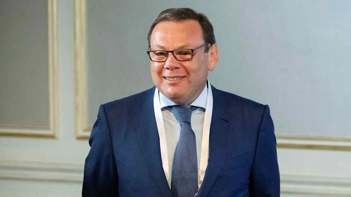 EU to lift sanctions on two Russian oligarchs