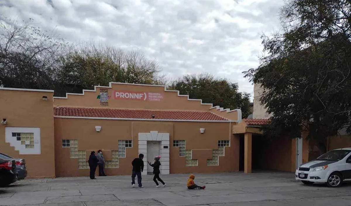 Resguardan a niña que buscaba comida entre la basura en Piedras Negras