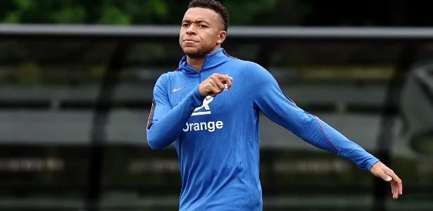 Mbappé perde treino da seleção francesa devido a gripe