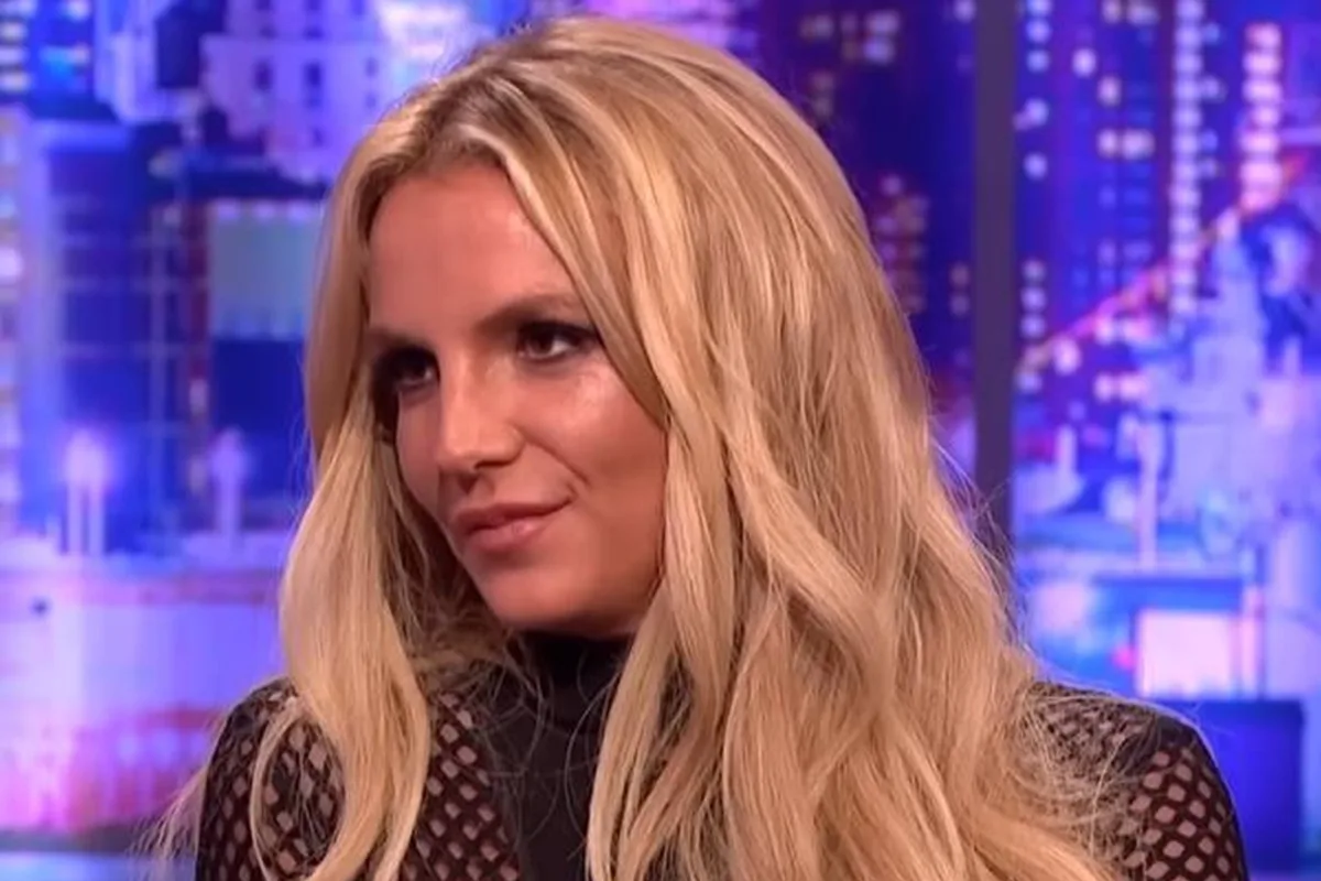 De lingerie, Britney Spears desabafa sobre período sob tutela do pai