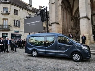 « La vie allait très bien à François Patriat » : l’hommage d’Emmanuel Macron aux obsèques de l’ancien sénateur