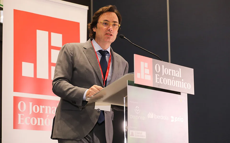 ADENE lança simulador para ajudar consumidores e empresas na mobilidade elétrica