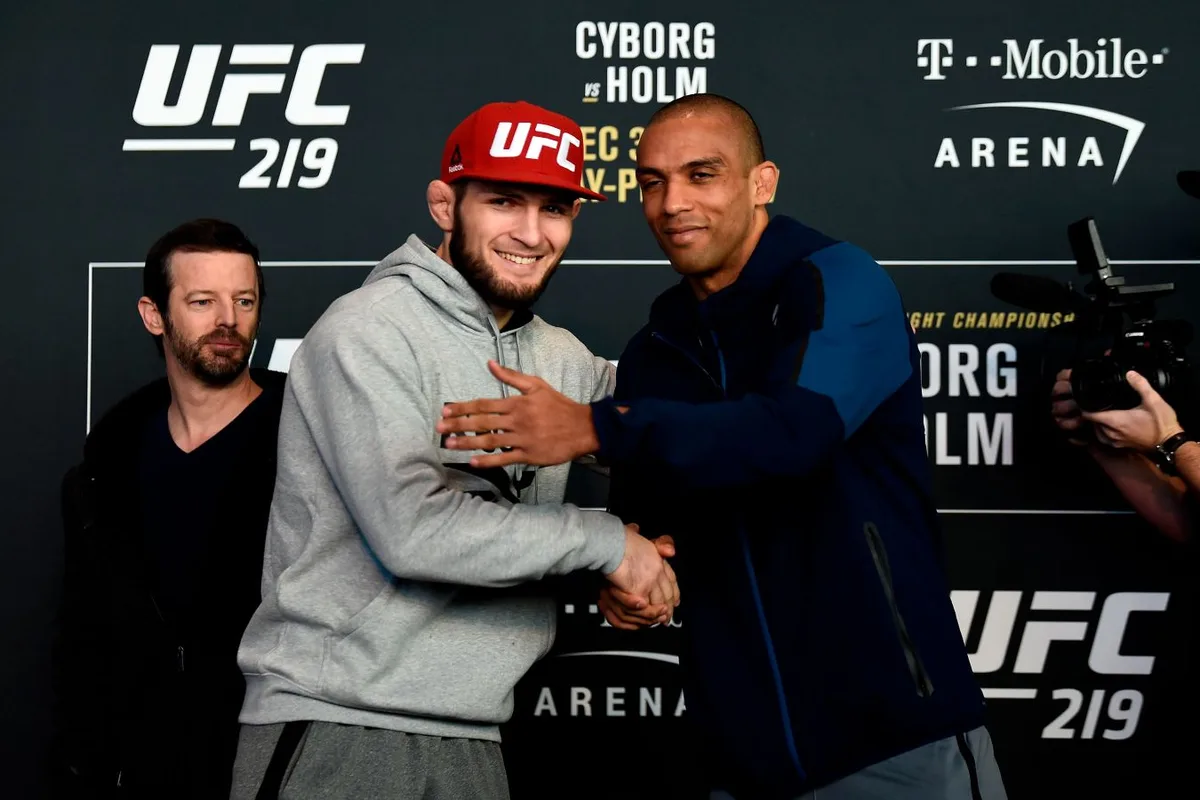 «Только он заставил почувствовать меня беспомощным». Легенда UFC — о бое против Хабиба