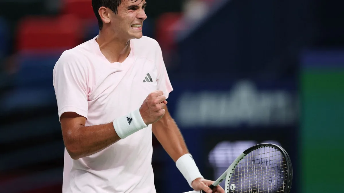 Jódar pasa por encima de Medvedev: habrá final española contra Davidovich en Shanghái (6-3 y 6-4)