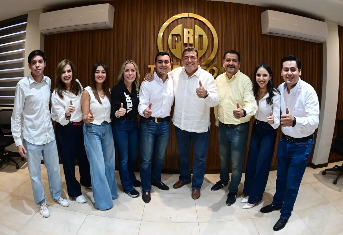 Verónica Martínez toma protesta a nueva dirigencia de la Asociación Universitaria Colosista en Torreón