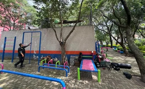 Alcaldía Benito Juárez retira gimnasios al aire libre en San Pedro de Los Pinos; alcalde reitera recuperación de espacios públicos