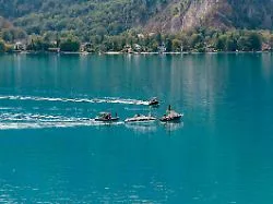 Opfer wohl Deutsche: Zwei Menschen sterben bei Flugzeugabsturz am Attersee