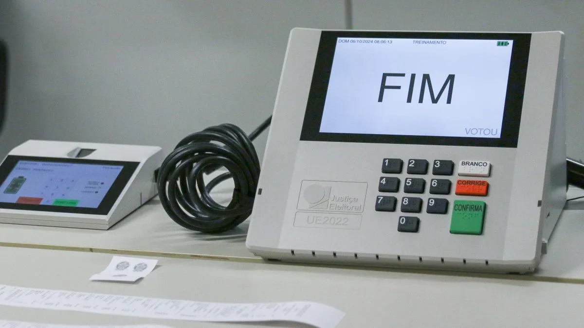 TRE-SC inicia preparação de quase 19 mil urnas em SC para as eleições de 2026