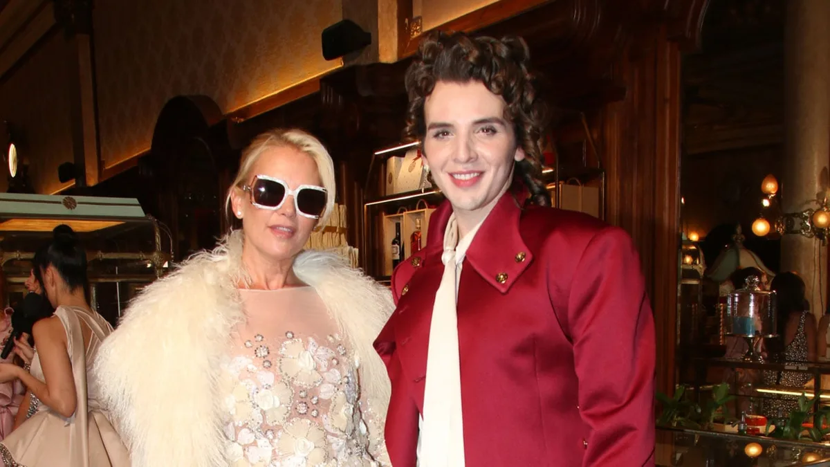 Valeria Mazza y Jorge Rey, impactantes en el desfile del diseñador: de las transparencias y las flores a las estampas