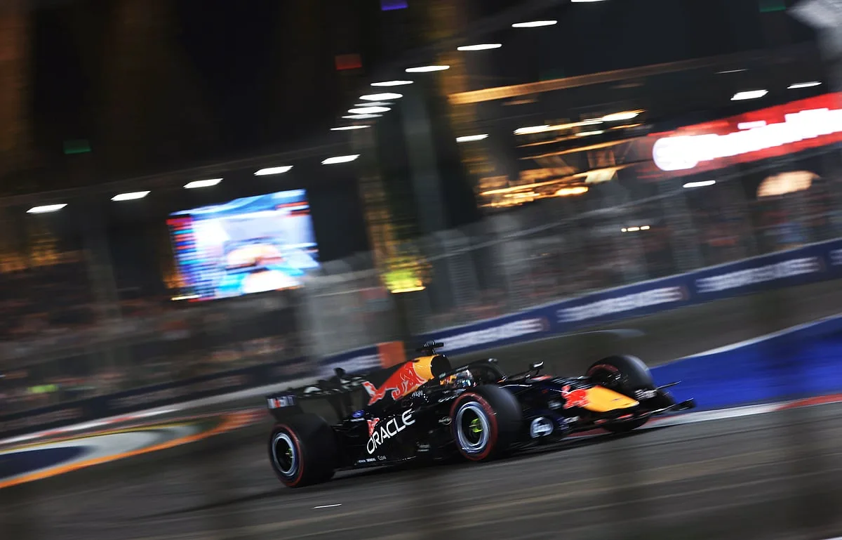 Fórmula 1. Verstappen quebra a 'maldição' de Marina Bay e vence em Singapura