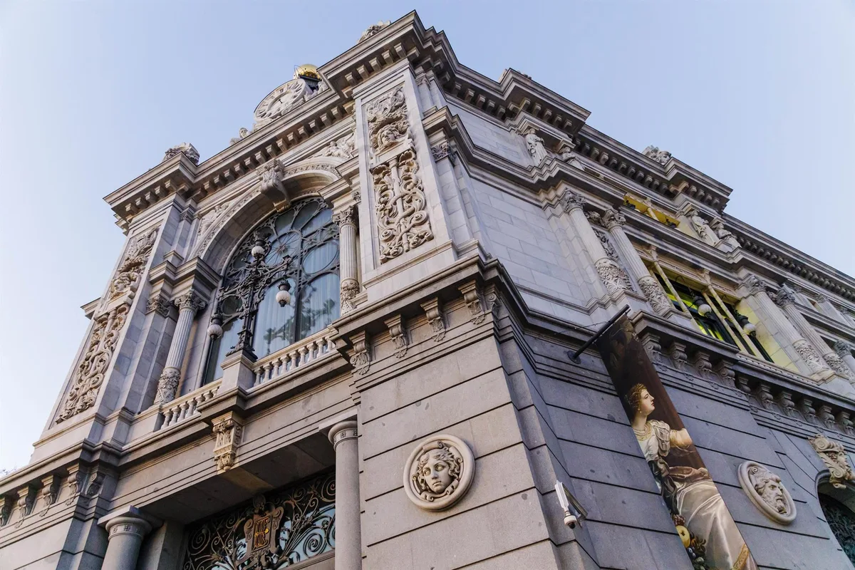 El Tesoro coloca 5.435,3 millones en deuda a medio y largo plazo y sube la rentabilidad ofrecida a inversores
