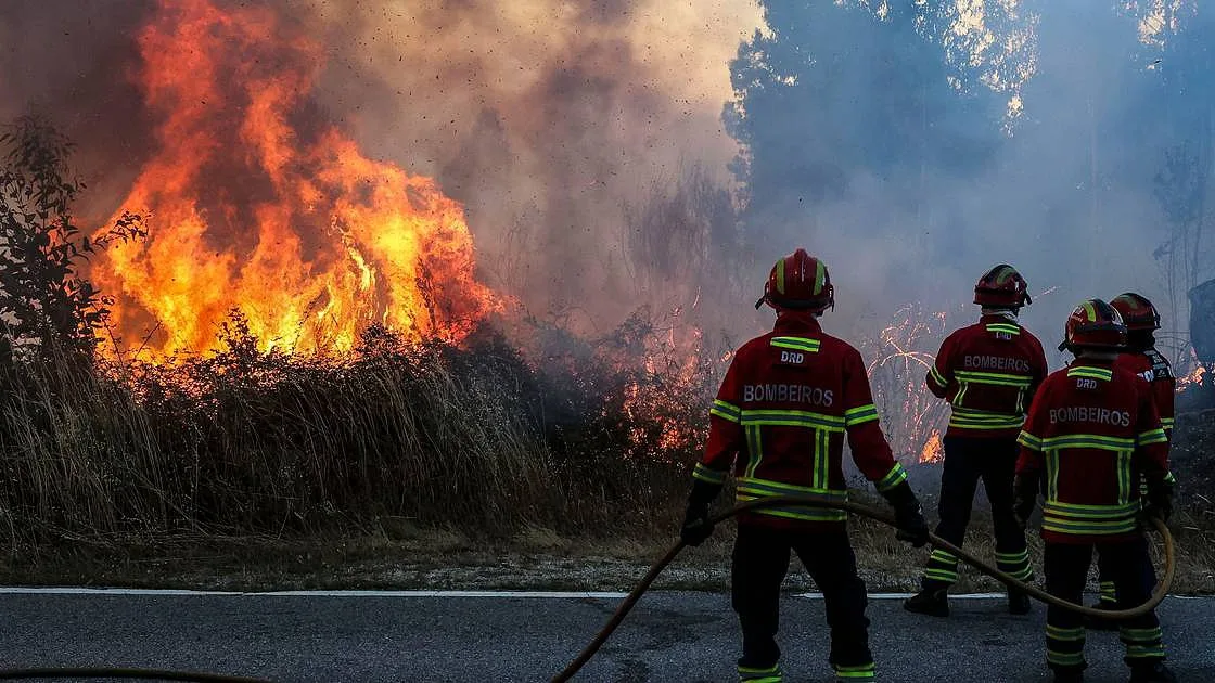 Combate aos incêndios exige grande mobilização com cenário crítico em vários concelhos