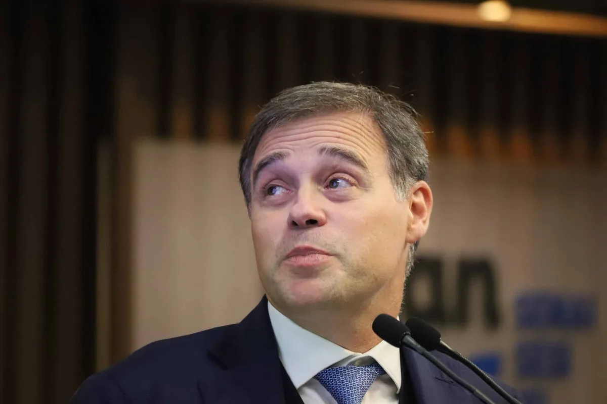Instituto de André Mendonça recebeu R$ 5,2 milhões de parceiro de Vorcaro; Fórum revelou 55 contratos públicos