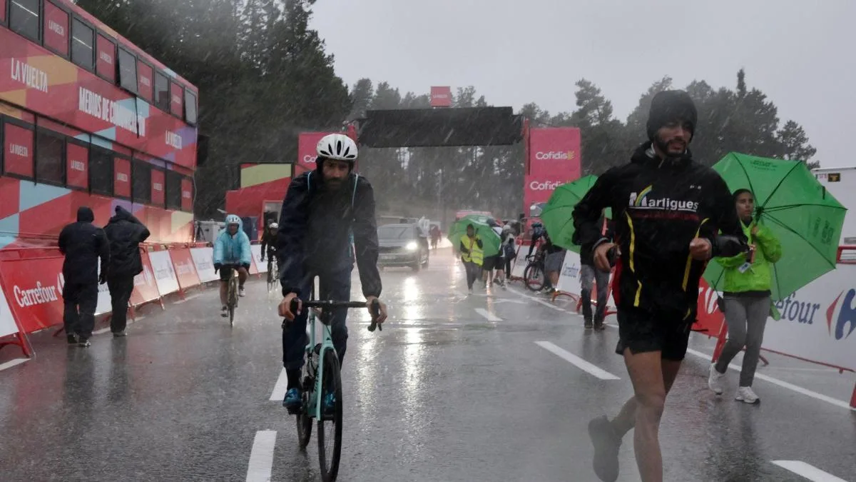 Una tormenta de granizo obliga a cancelar la etapa de LaVuelta