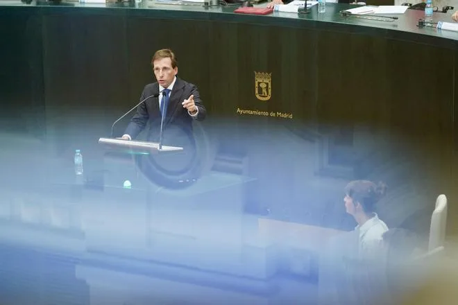 PSOE y Más Madrid reprochan a Almeida no hacer un minuto de silencio por Maricarmen y este les llama "miserables" por "utilizar" su muerte