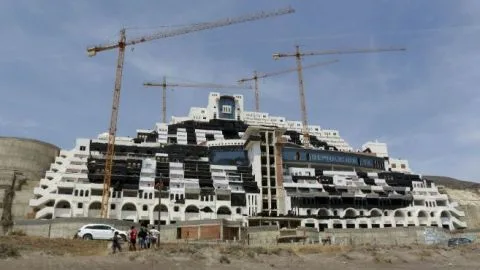 La Fiscalía investiga a siete concejales de Carboneras por presunta prevaricación al retrasar la anulación de la licencia de El Algarrobico