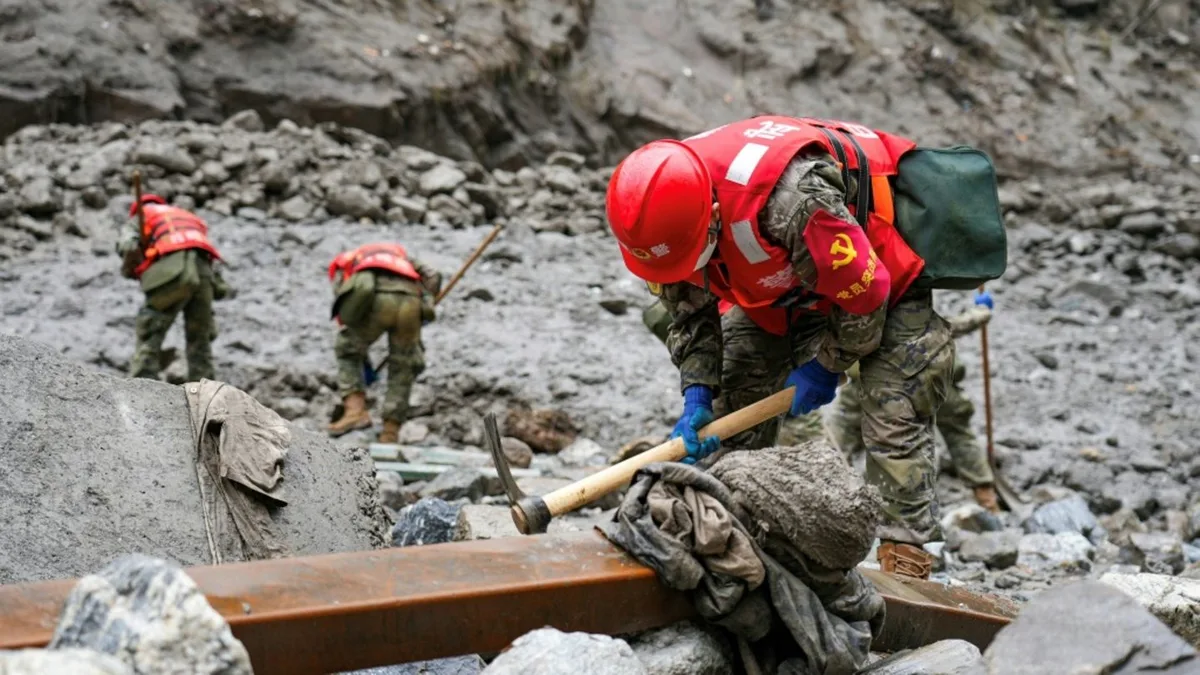 Sturzflut im Himalaya: Erdrutsch formt neuen See - Retter in Tibet abgezogen