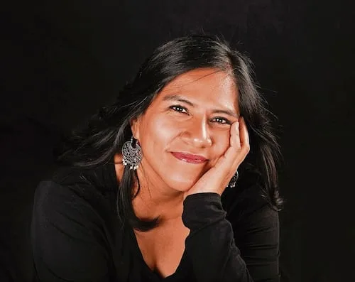 Dos autoras dos libros: Sobre socorro Venegas y Reyna Carretero