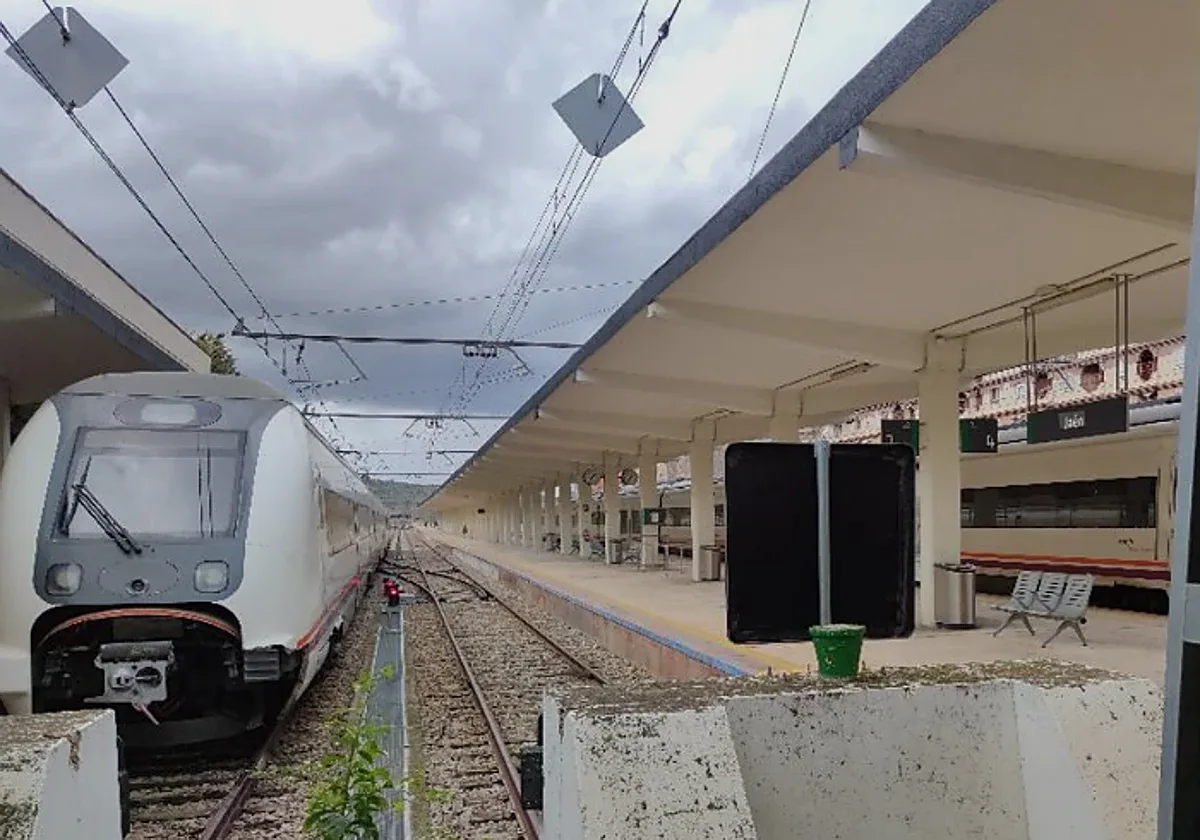 Renfe reduce aún más la conexión con Jaén desde septiembre: autobuses en vez de trenes