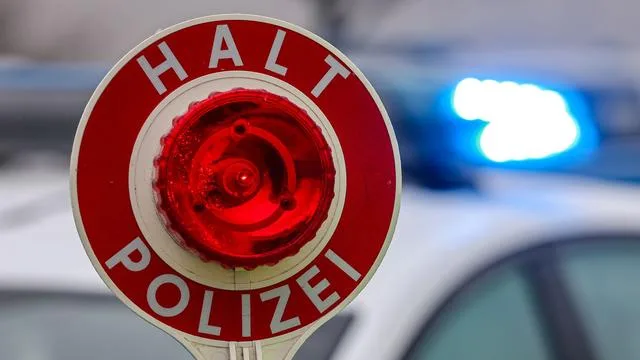 Verkehr: Bremsen defekt, Stoßdämpfer lose – Polizei stoppt Sattelzug