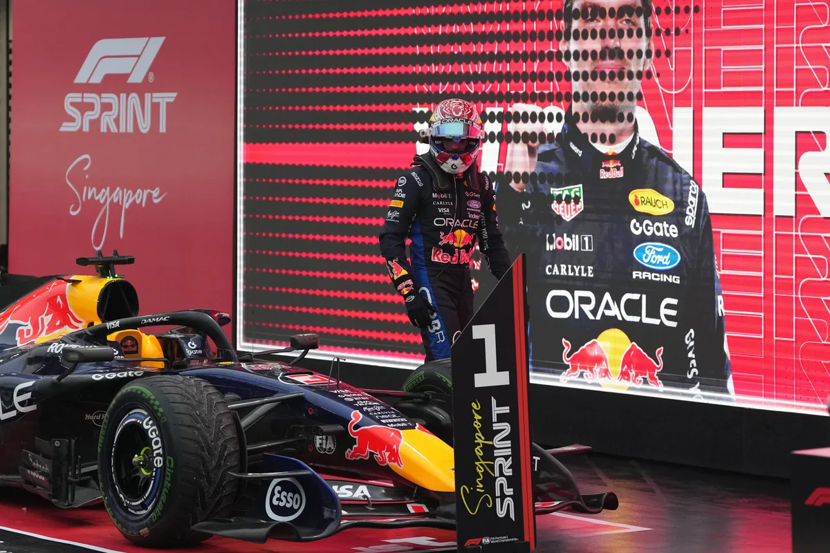 Max Verstappen domina Singapur: gana la Sprint y logra la pole; Checo Pérez largará 19