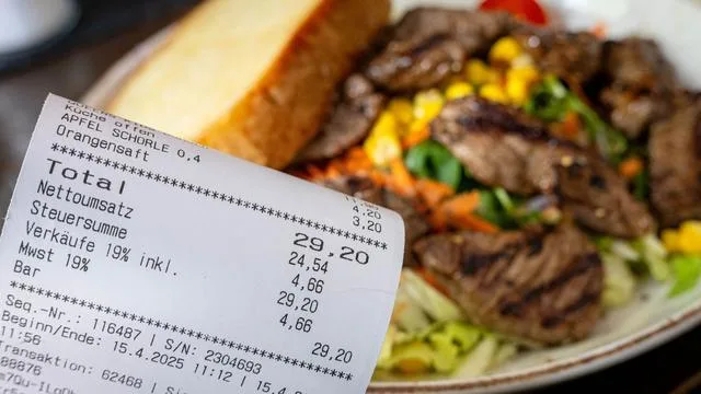Mehrwertsteuersenkung: Gewerkschaft: Restaurantbesuche nicht günstiger geworden