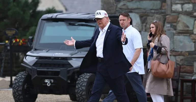 Alertas sobre IA. Trump critica "forças negativas"
