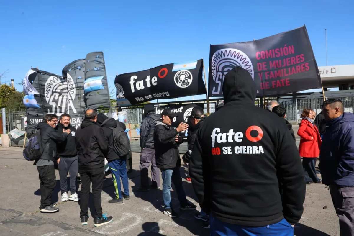 Mandan a juicio a 24 empleados y sindicalistas que ocuparon la planta de FATE tras el cierre