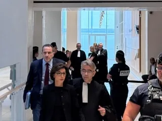 Affaire renault : la demande de report de Carlos Ghosn rejetée, le procès de Rachida Dati se poursuit