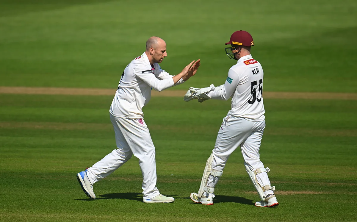 Leach leads the way as Somerset seal dominant win