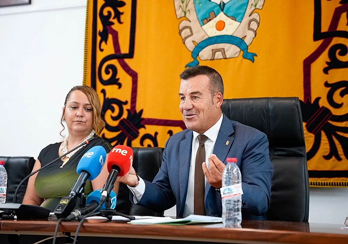 El alcalde de Carboneras asume todas las competencias tras quedarse como único miembro del gobierno local