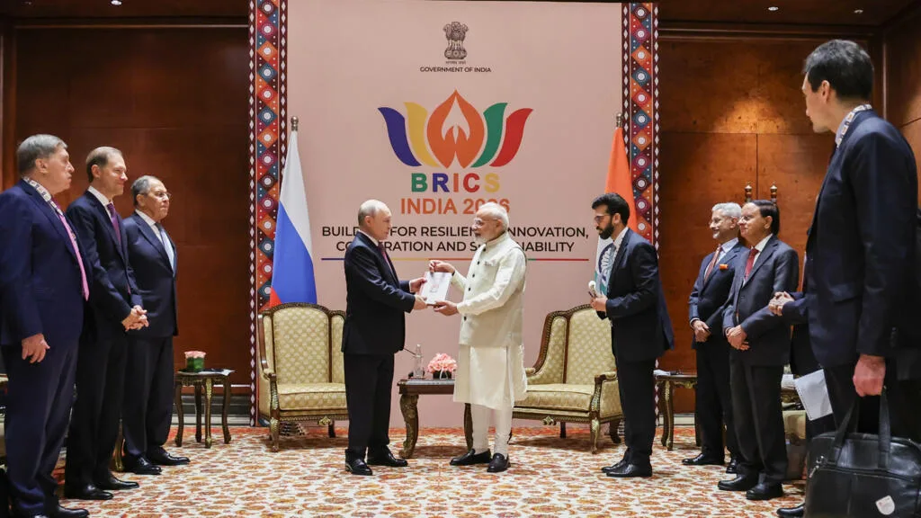 Sem Lula, cúpula do Brics marca reaproximação entre Índia e China após confronto