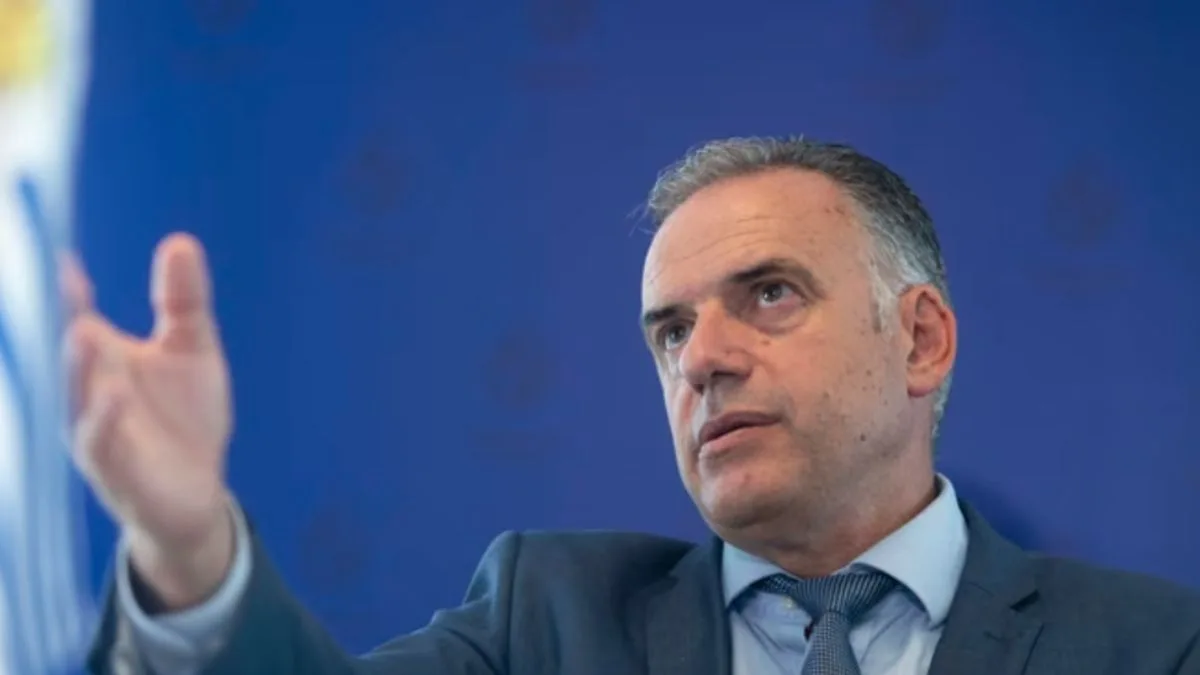 "Es una noticia falsa", sentenció Yamandú Orsi sobre el cable submarino entre Malvinas y Montevideo