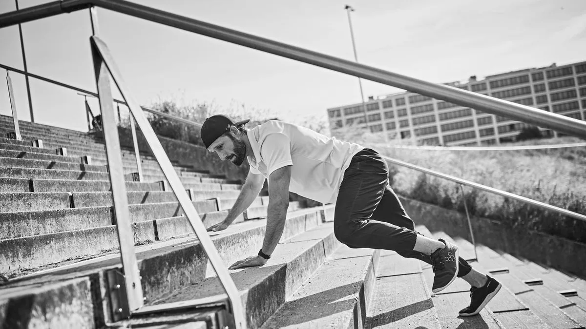 Unser Personal Trainer: Das Krokodilskrabbeln