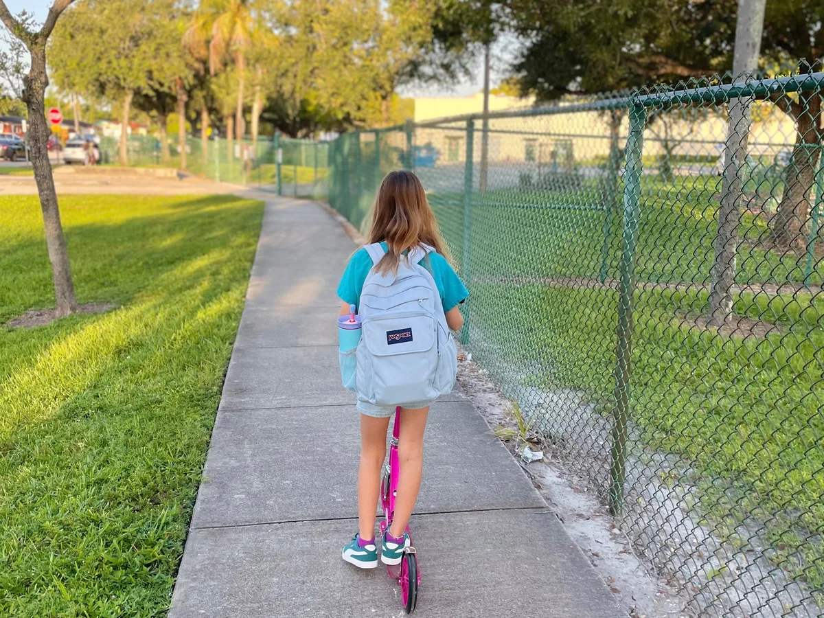 I'm a French mom with a child in an American school. I like the school spirit, the shorter days, and the less rigid approach.