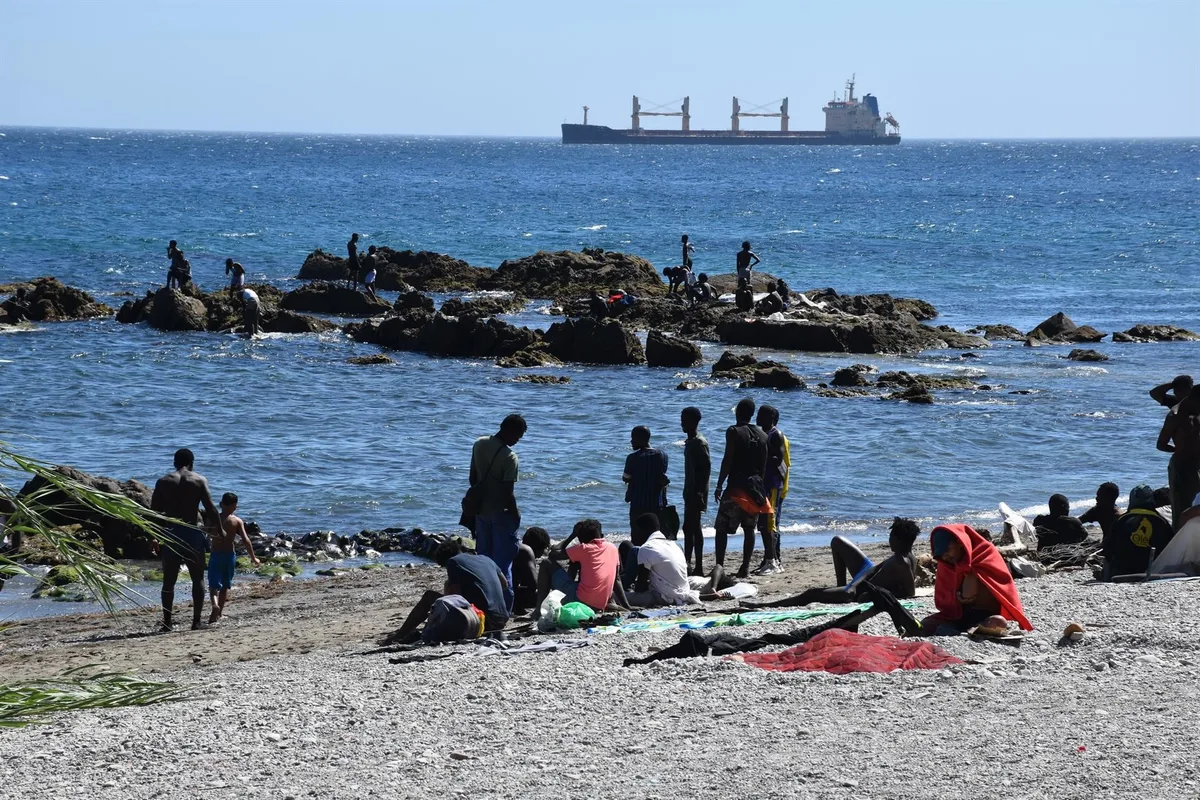 Saiz asegura que a las 1.500 plazas de acogida en Ceuta se sumarán "más" y asegura que "los trabajos avanzan rápido"