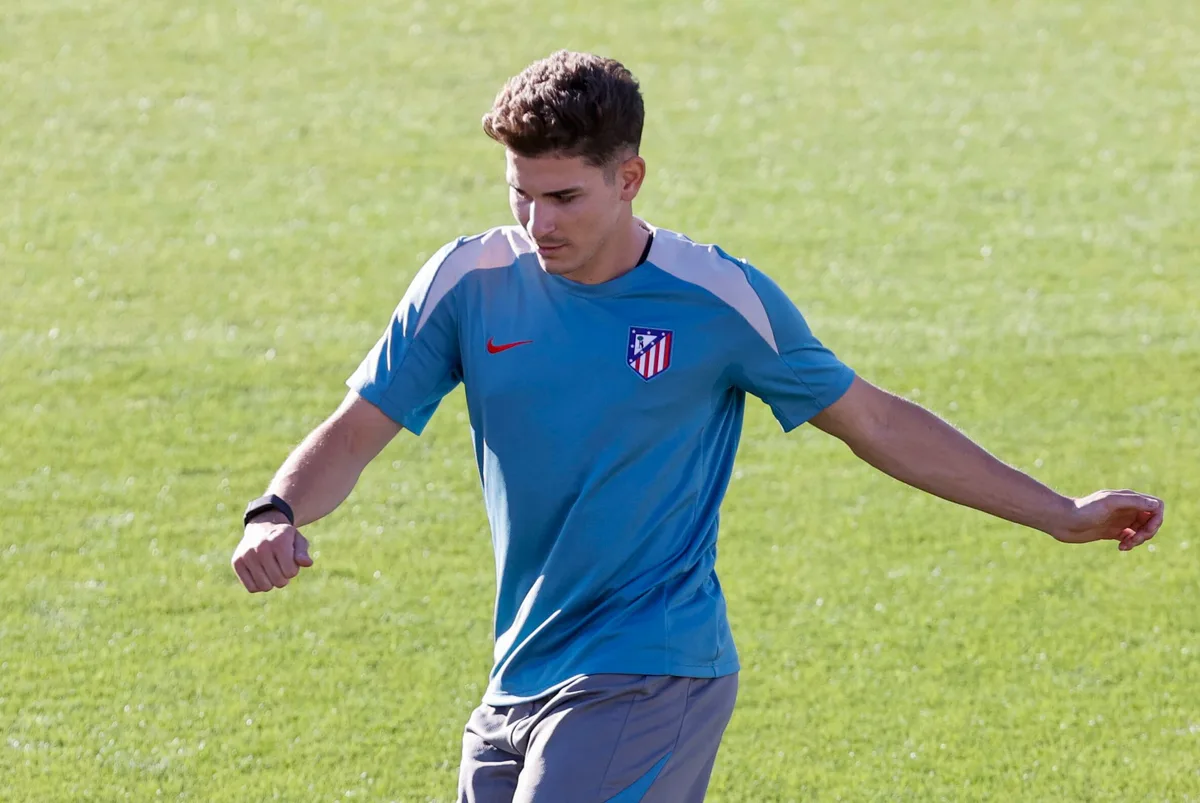 De los pitos a los aplausos: el camino que tiene que recorrer Julián Álvarez en el Atlético de Madrid y que ya conocen Griezmann, Reyes o Morata