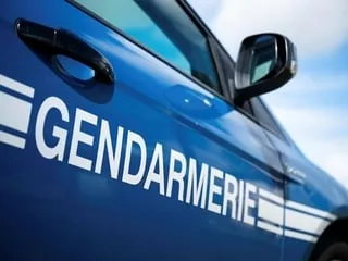 Poursuivi par un « individu possiblement armé », un jeune se réfugie dans un lycée près de Rouen : les élèves confinés