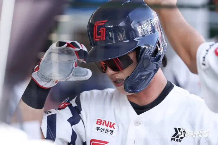 은퇴식 3전전승! 주인공은 '나야나'… 27세 뒤늦게 '눈뜬' 전민재, 개인 최다 9호포에 담은 진심 "뜻깊은날 감사한 마음" [부산포커스]