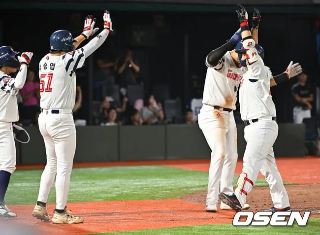 '역대 2위' 한 이닝 13득점 역사...'레이예스 DH-한동희 3루' 롯데 기적의 라인업으로 3연승 도전 [오!쎈 부산]