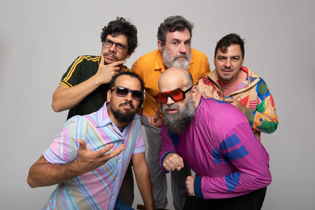 Mombojó faz show em Salvador nesta sexta com lançamento do álbum Solar
