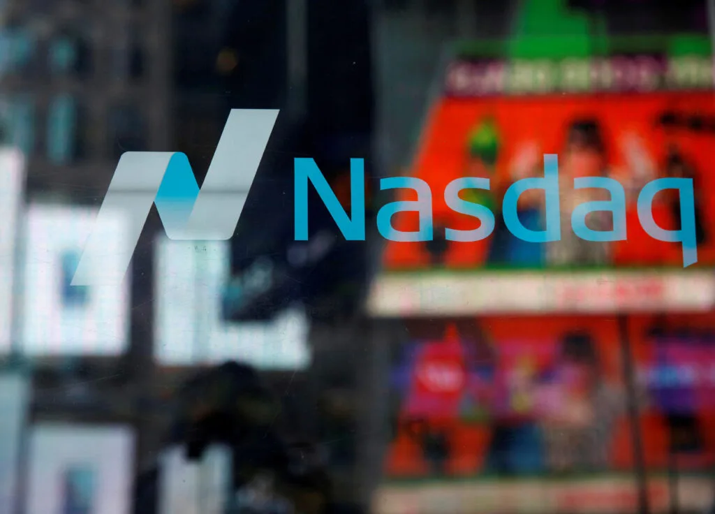 Wall Street inicia negociação em alta com tecnologia a liderar