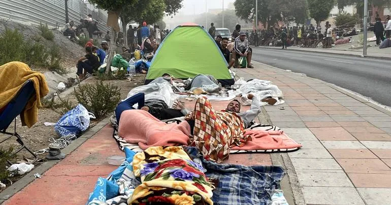 Cerca de 13.000 migrantes continuam em Ceuta
