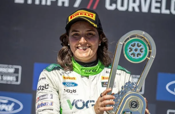 Tatiana Calderón, piloto colombiana, se convirtió en la primera mujer en ganar una carrera en la historia de la Nascar Brasil