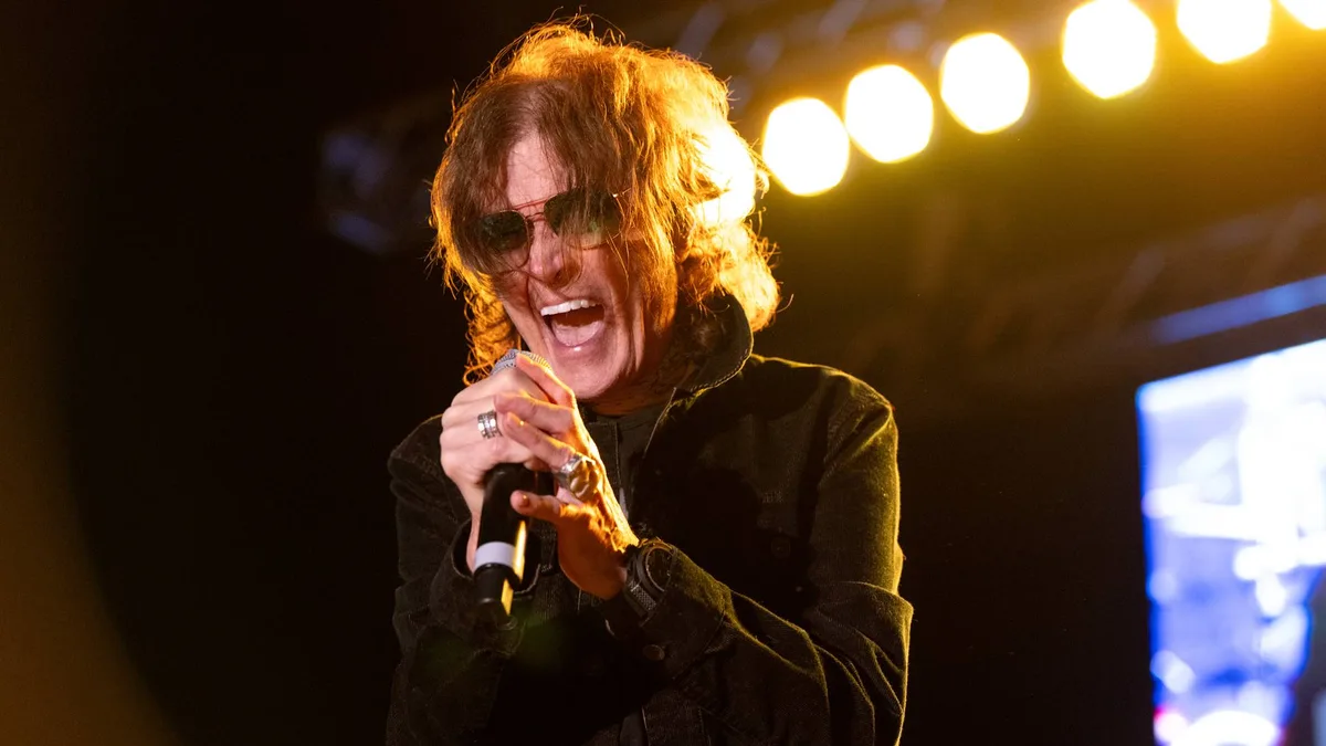 Glenn Hughes passa por cirurgia de coração aberto com 10 horas de duração
